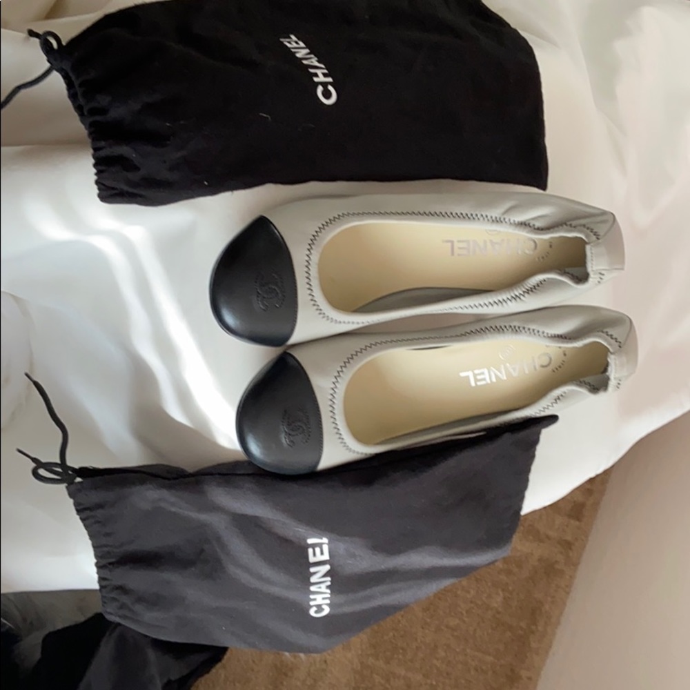 Chanel pumps classic cream and black. - Picture 6 of 7
